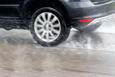 Was ist Aquaplaning und wie kann es verhindert werden?