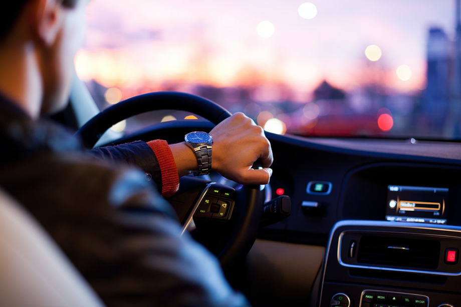 Wenn Sie mit voller Konzentration fahren, sorgen Sie für mehr Sicherheit für sich und andere Autofahrer!